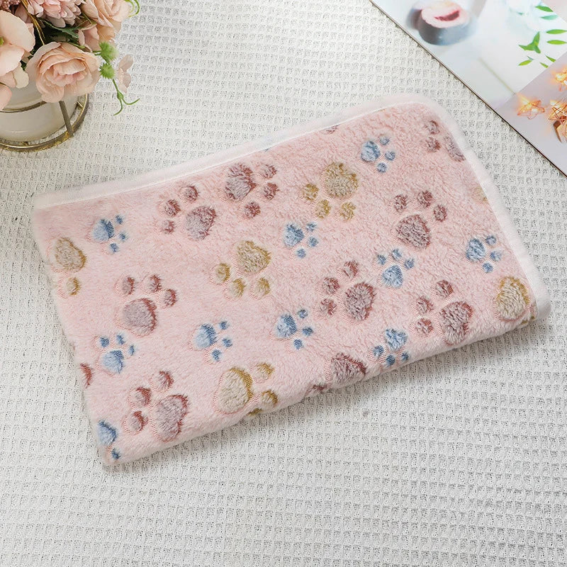 Flannel Pet Blanket,Cute Dog Paw Print Blanket Pet Mat for Puppy Kitten Warm and Comfortable Blanket Suitable For Cats And Dogs