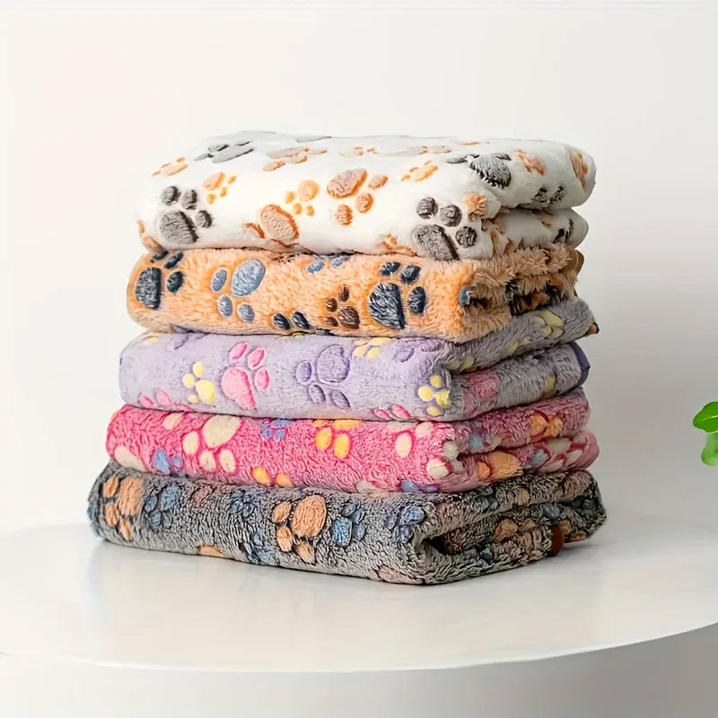 Flannel Pet Blanket,Cute Dog Paw Print Blanket Pet Mat for Puppy Kitten Warm and Comfortable Blanket Suitable For Cats And Dogs