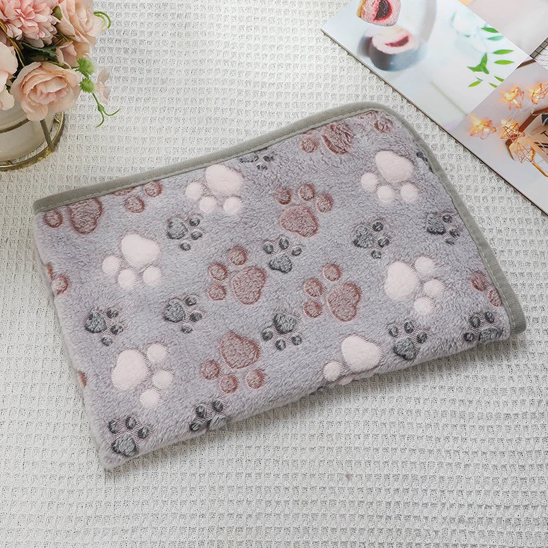 Flannel Pet Blanket,Cute Dog Paw Print Blanket Pet Mat for Puppy Kitten Warm and Comfortable Blanket Suitable For Cats And Dogs